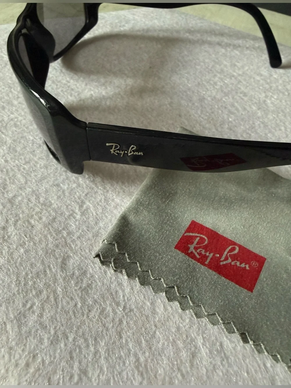 Ray-Ban RB4088 Black Wrap Sport Sunglasses Polarized Unisex With Cleaning Cloth